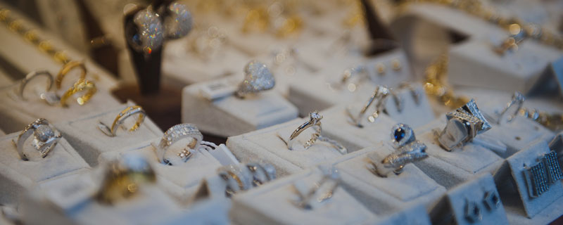 How to Have a Successful Jewelry Consignment Shopping Experience