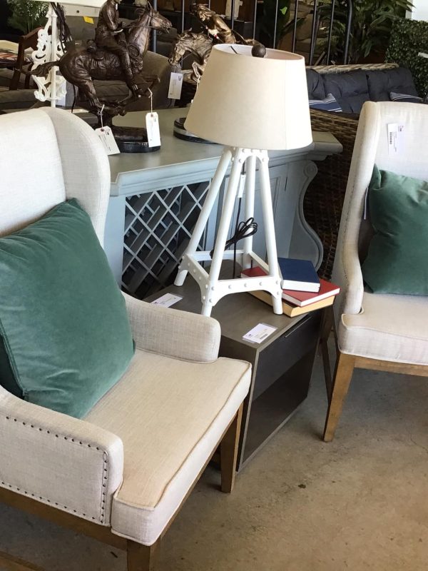 Living Room Chairs and End Table For Sale on Consignment in Orange County